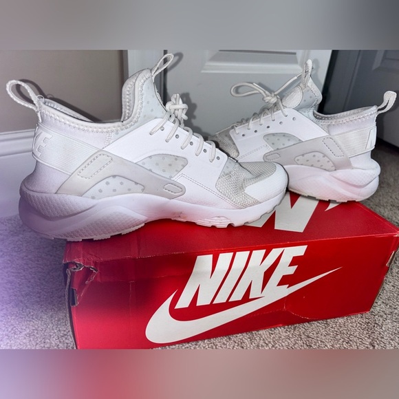 Nike Huarache Run White Sneakers - Picture 6 of 10